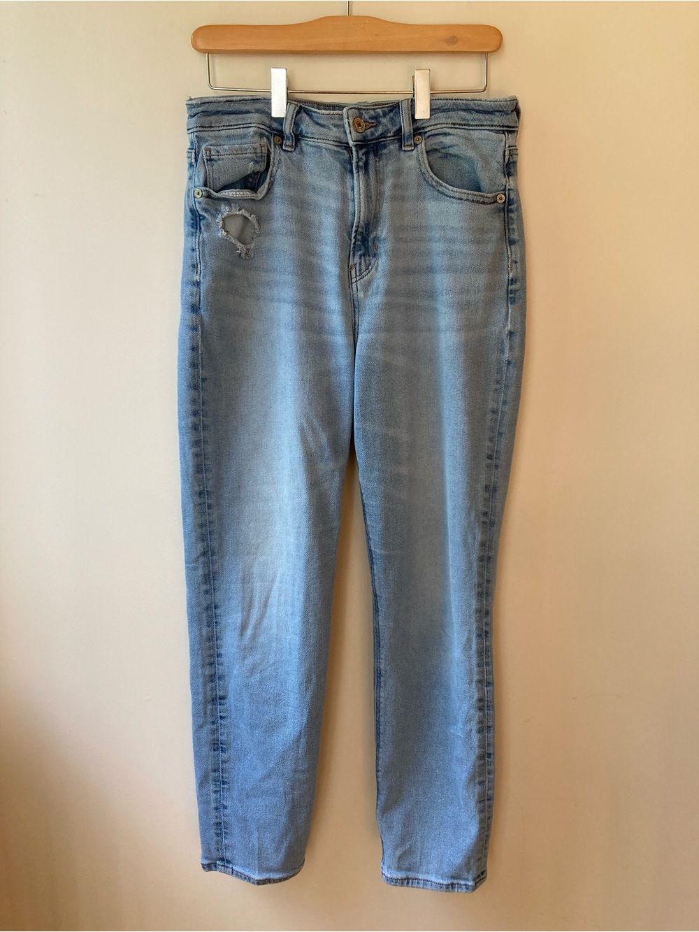 American Eagle Distressed High Waist Mom Jeans Stretch Light Wash Regular Length